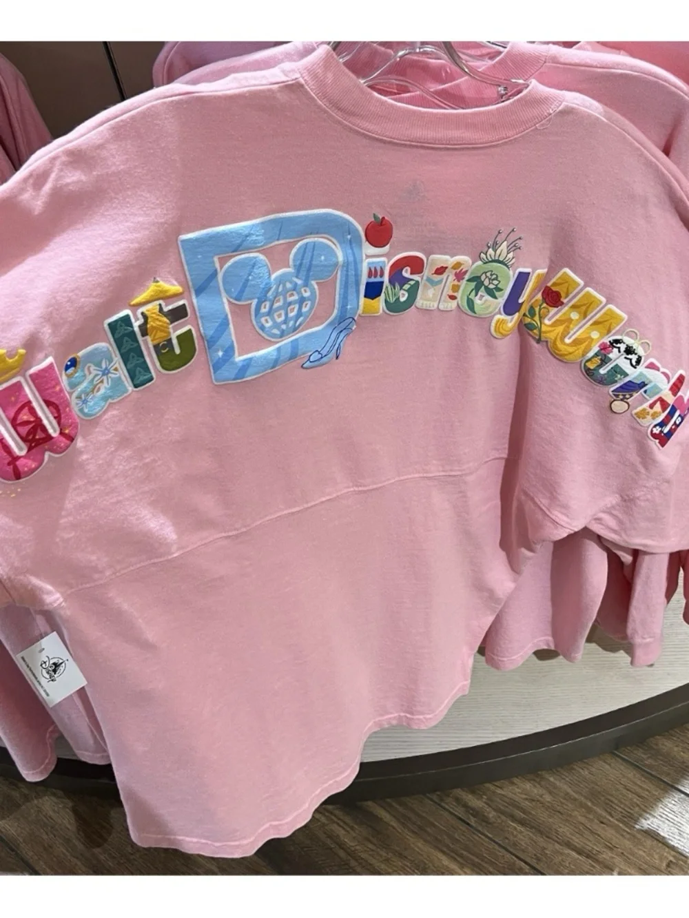 Disney Parks Spirit Jersey 2025 WDW Princess Character Icons Pink Adult Size NEW - Picture 3 of 3